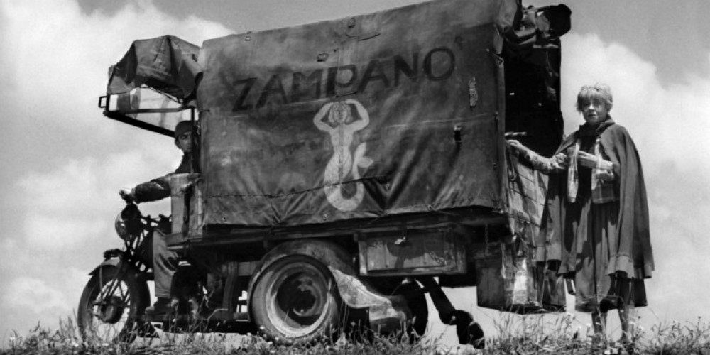 Országúton (La Strada, 1954)