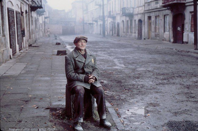 A Hazudós Jakab című filmben is történt egy meghökkentő jelenet sajnos.