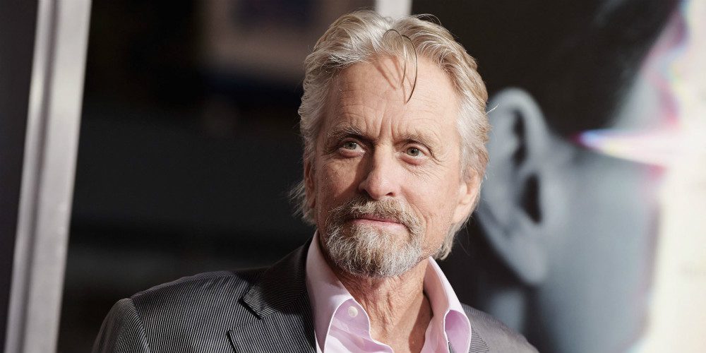 Michael Douglas-t is szexuális zaklatással vádolják