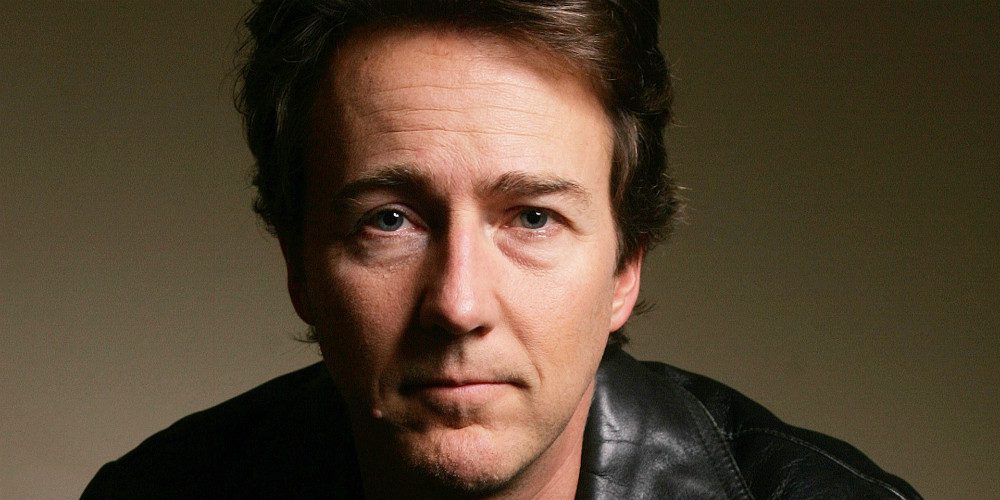 Edward Norton nyomozónak áll következő filmjében