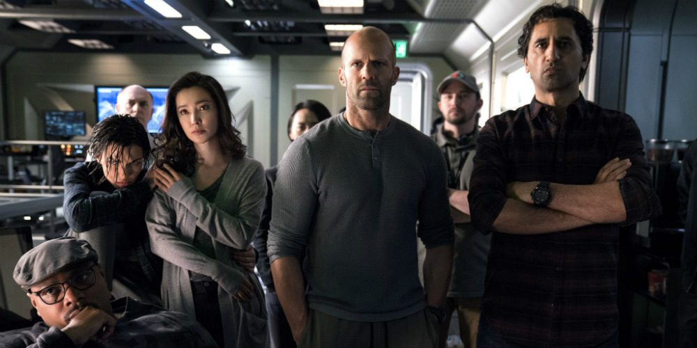 Meg - Az őscápa: Jason Statham cápákat etet szabadidejében