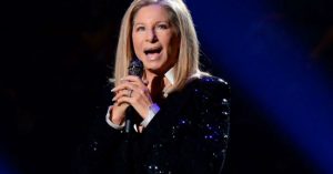 Barbra Streisand: Trump azért rossz elnök, mert nincs kutyája