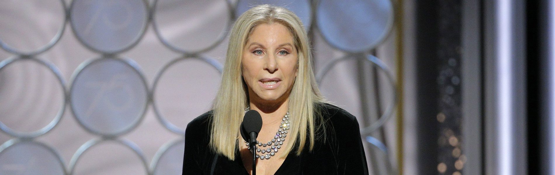 Barbra Streisand: Trump azért rossz elnök, mert nincs kutyája