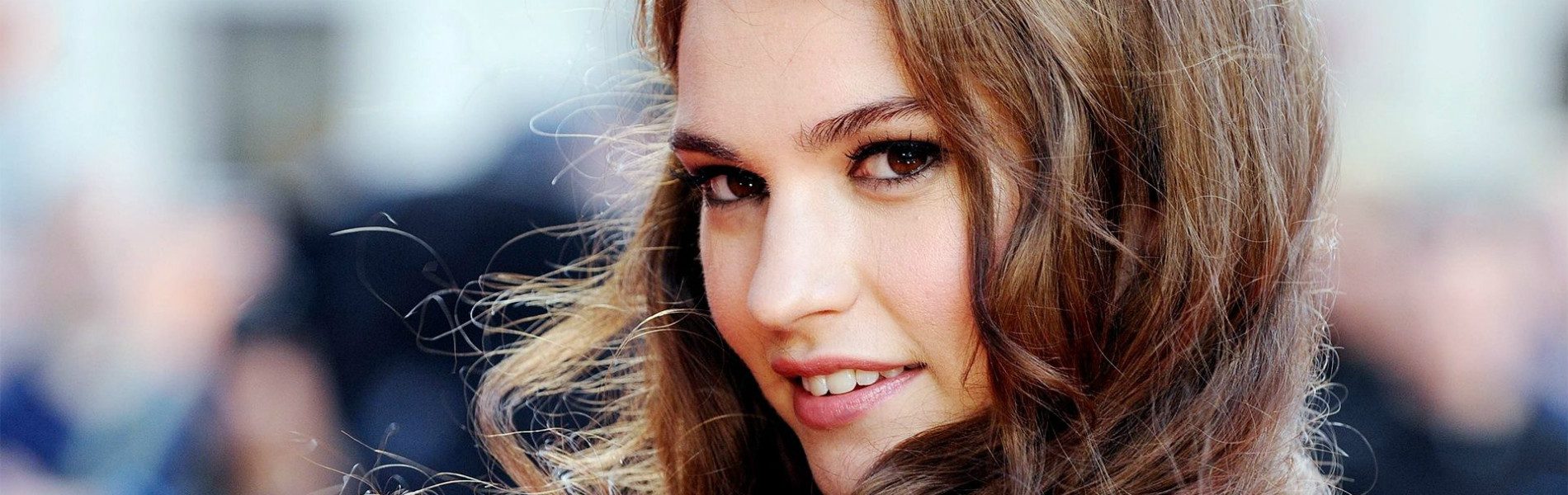 Lily James érdekességek