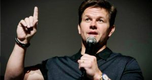 "Minden napomat imádkozással kezdem és imádkozással fejezem be" - Mark Wahlberg