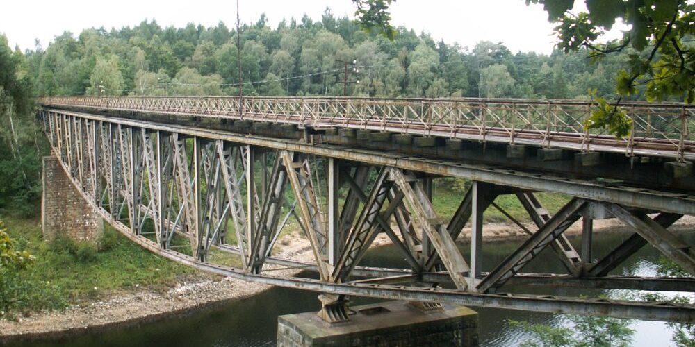Tom Cruise 111 éves vasúti hidat akar robbantani Lengyelországban
