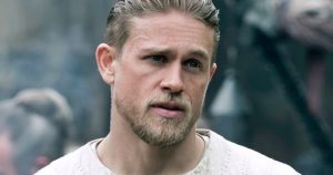 Charlie Hunnam lehet a következő James Bond