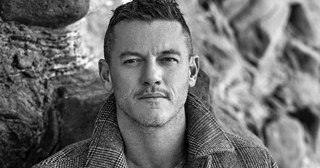 Luke Evans szerint teljesen természetes, hogy meleg férfiként heteroszexuális szerepeket kell játszania