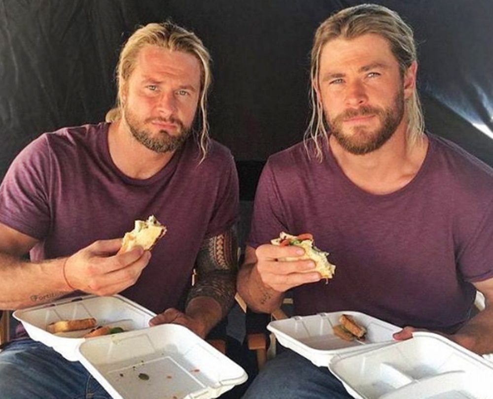 Chris Hemsworth úgy kigyúrta magát, hogy a dublőrje nem bírja a tempót