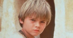 Alig fogod felismerni a Star Wars egykori gyereksztárját: mutatjuk, hogy néz ki most a kis Anakin