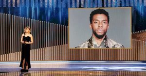 Chadwick Boseman posztumusz díjat kapott - kiosztották a Golden Globe-díjakat