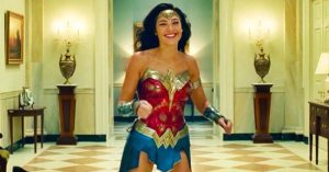 Itt a Wonder Woman 1984 fergeteges forgatási bakivideója!