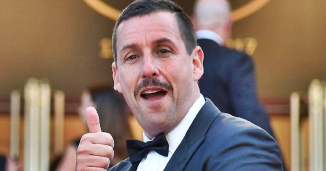 Ő Adam Sandler magyar szinkronhangja!