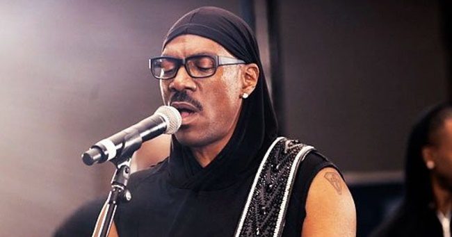 Hallgassa meg, hogy énekel Eddie Murphy!