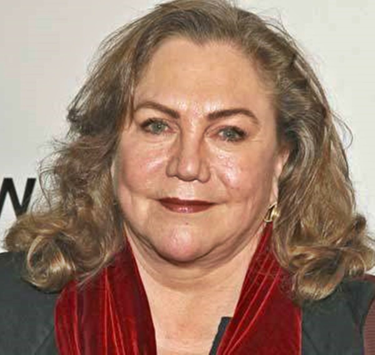 Te jó ég! A 90-es évek szőke bombázója, Kathleen Turner durván leépült