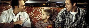 A főszereplőt alakító Adam Sandler oldalán játszó kisfiút a mára felnőtté cseperedett Sprouse-ikrek: Cole és Dylan alakították