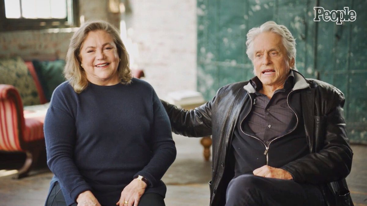 Te jó ég! A 90-es évek szőke bombázója, Kathleen Turner durván leépült