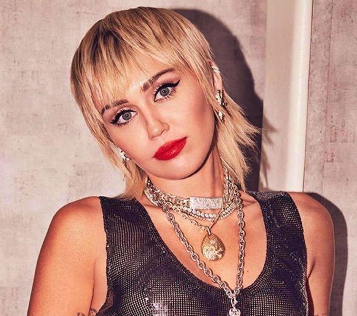 Miley Cyrus mostantól csak nőkkel randizik