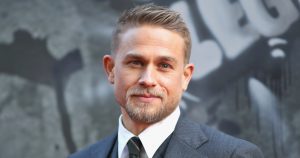 Charlie Hunnam lehet a következő James Bond