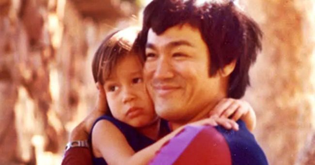 Már 48 éve, hogy elhunyt Bruce Lee – Ritkán látott lánya így néz ki napjainkban