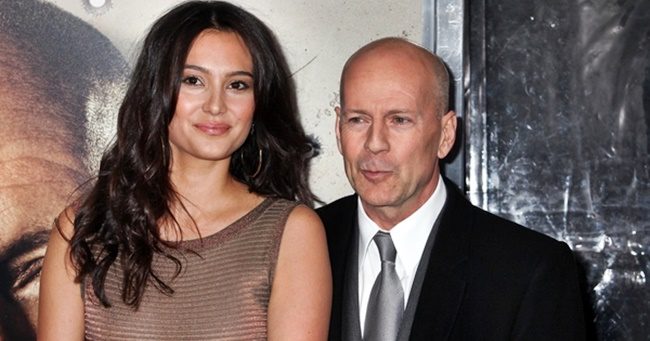 Ő Bruce Willis 24 évvel fiatalabb felesége, akivel már több, mint 10 éve elválaszthatatlanok egymástól