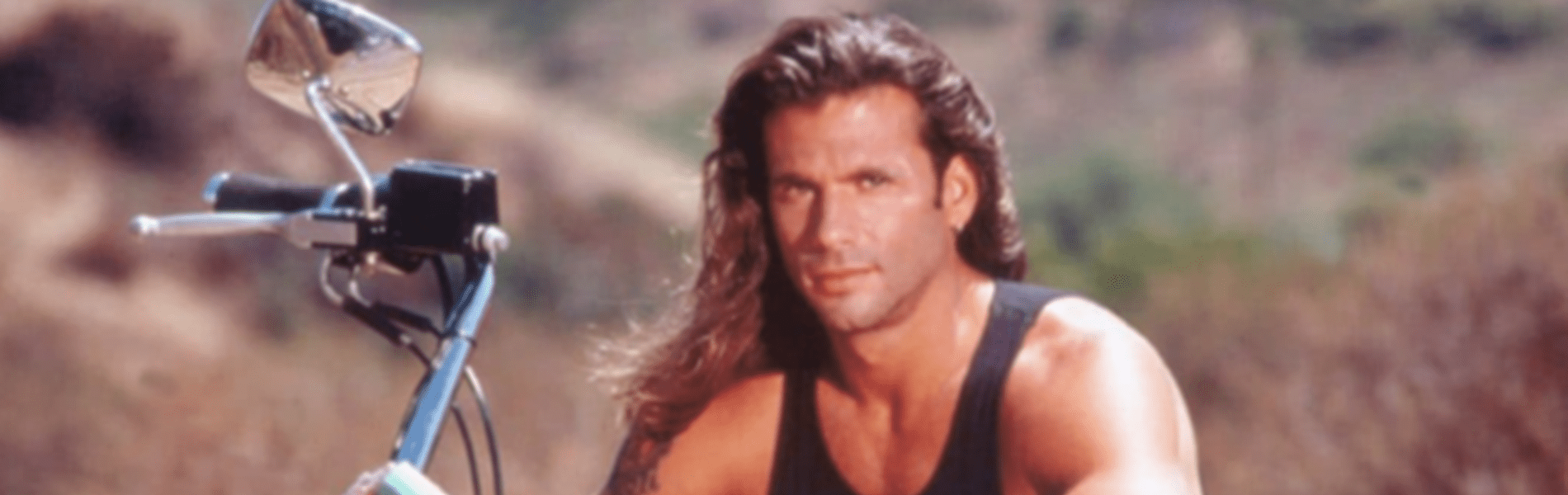 Emlékszel még a 90-es évek menő sorozatára, A fejvadász címűre? A főszerepben Lorenzo Lamas, aki Reno Raines-t alakította