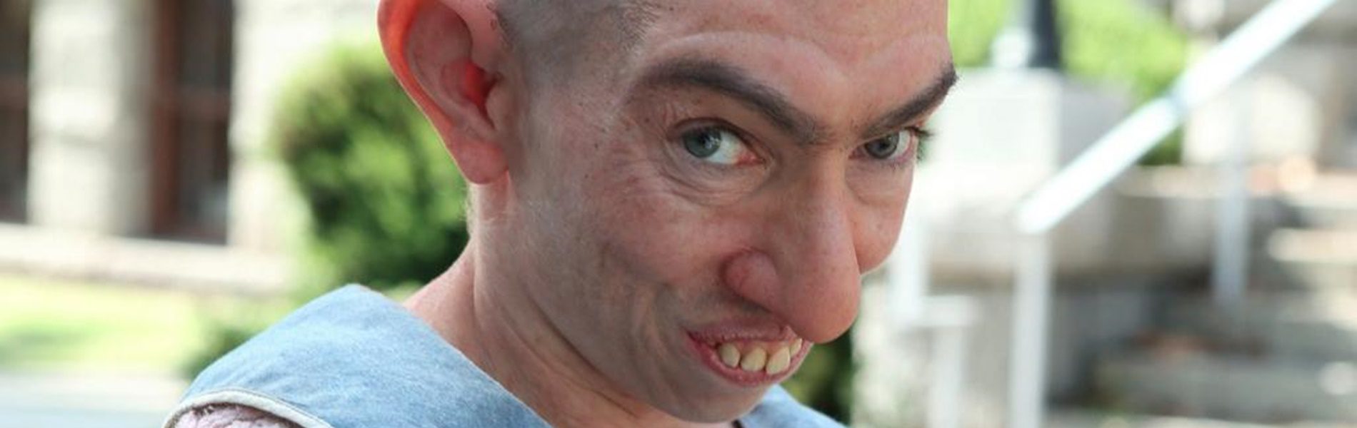 Így néz ki a valóságban a színésznő, akit úgy elcsúfítottak egy szerep kedvéért, hogy nem hiszünk a szemünknek
