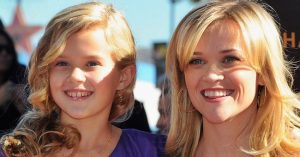 Szinte meg sem lehet különböztetni őket - Reese Witherspoon lánya már 21 éves