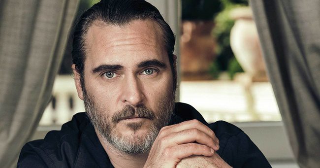 Meg sem ismernénk az utcán, ha szembejönne: így néz ki Joaquin Phoenix új filmje forgatásán