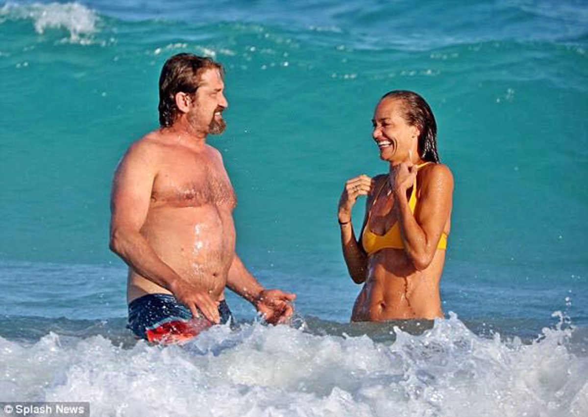 Így néz ki Gerard Butler, amikor elengedi magát