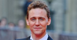 Tom Hiddlestonra rátalált a szerelem? Eljegyezte csodaszép kedvesét a Marvel-filmek sztárja