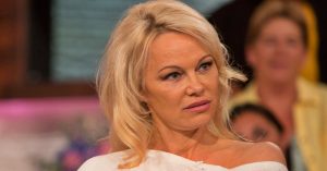 Emlékszel még, hogyan nézett ki Pamela Anderson a plasztikai műtétek előtt?