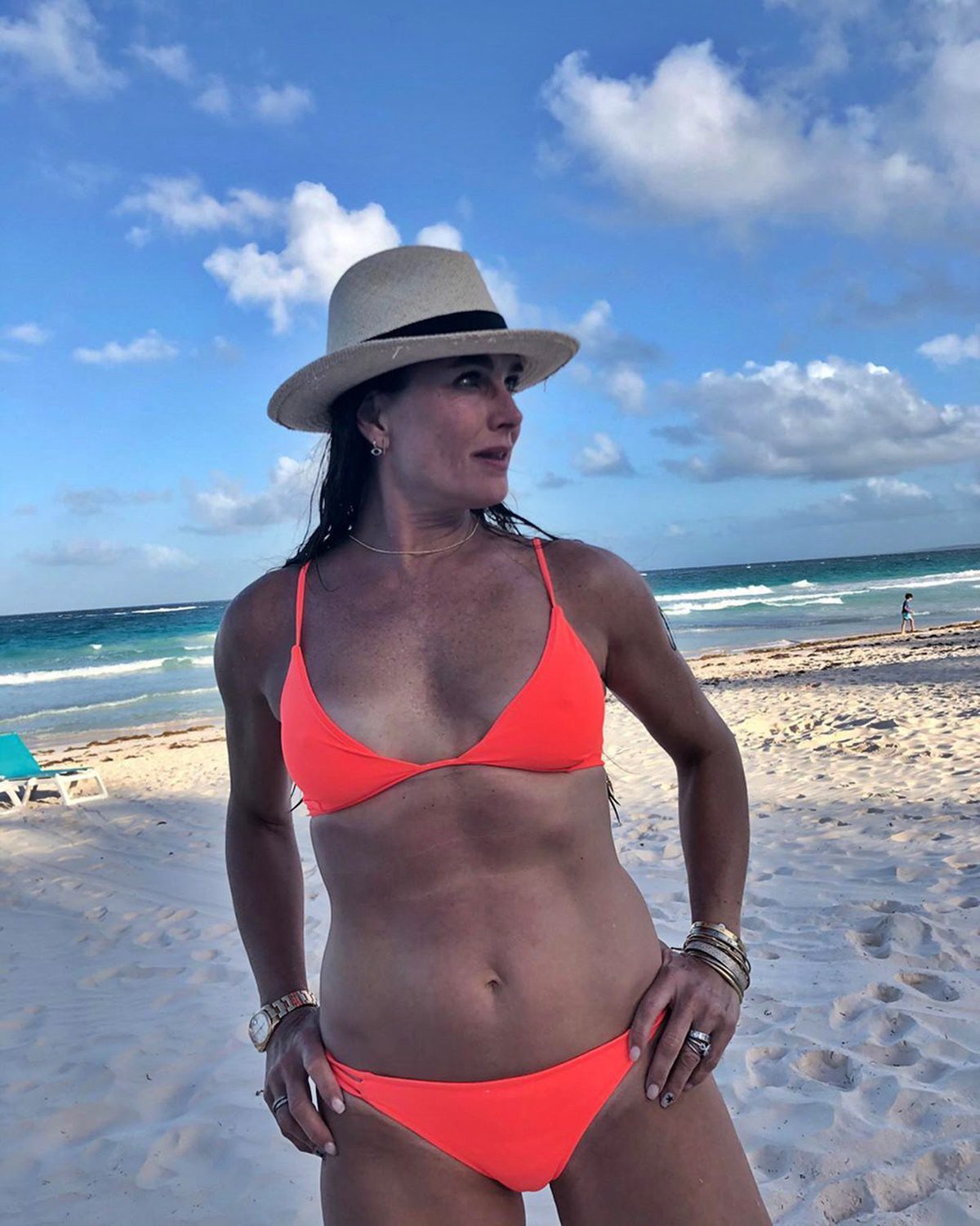 Plasztika nélkül is gyönyörű az 57 éves Brooke Shields - Ámulunk a friss fotóin!