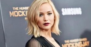 Jennifer Lawrence hatalmas pocakkal, terhesen tüntet az abortuszhoz való jog mellett