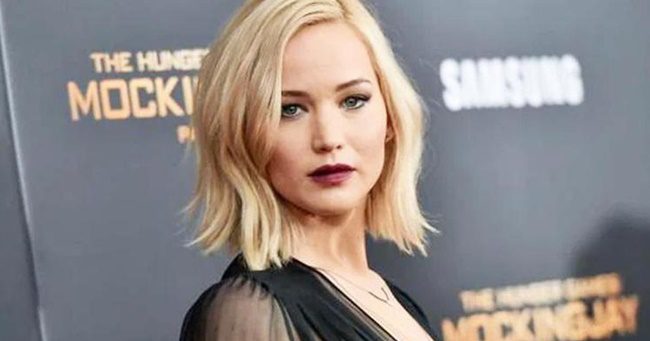 Jennifer Lawrence hatalmas pocakkal, terhesen tüntet az abortuszhoz való jog mellett