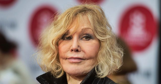Végképp eltorzult az arca! Rémmé műtette magát az egykori szexszimbólum