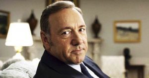 Döntött a bíróság: súlyos dollármilliókat kell fizetni Kevin Spacey-nek a zaklatási botránya miatt