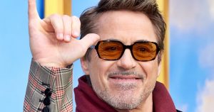 Robert Downey Jr. nemcsak színészként, de énekesként is kiválóan megállja a helyét