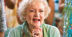 Hollywood gyászol: 99 éves korában meghalt Betty White