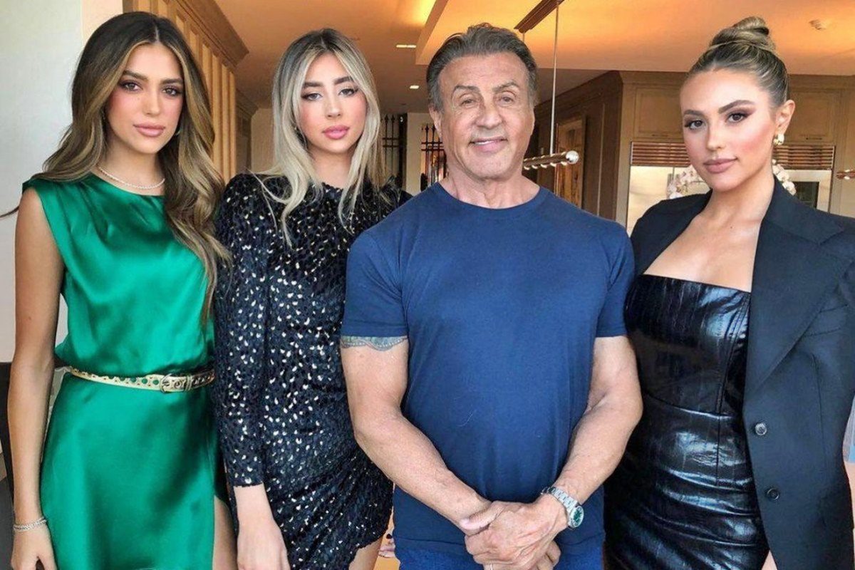 Sylvester Stallone középső lánya elbűvölő: friss fotókon a 23 éves Sistine