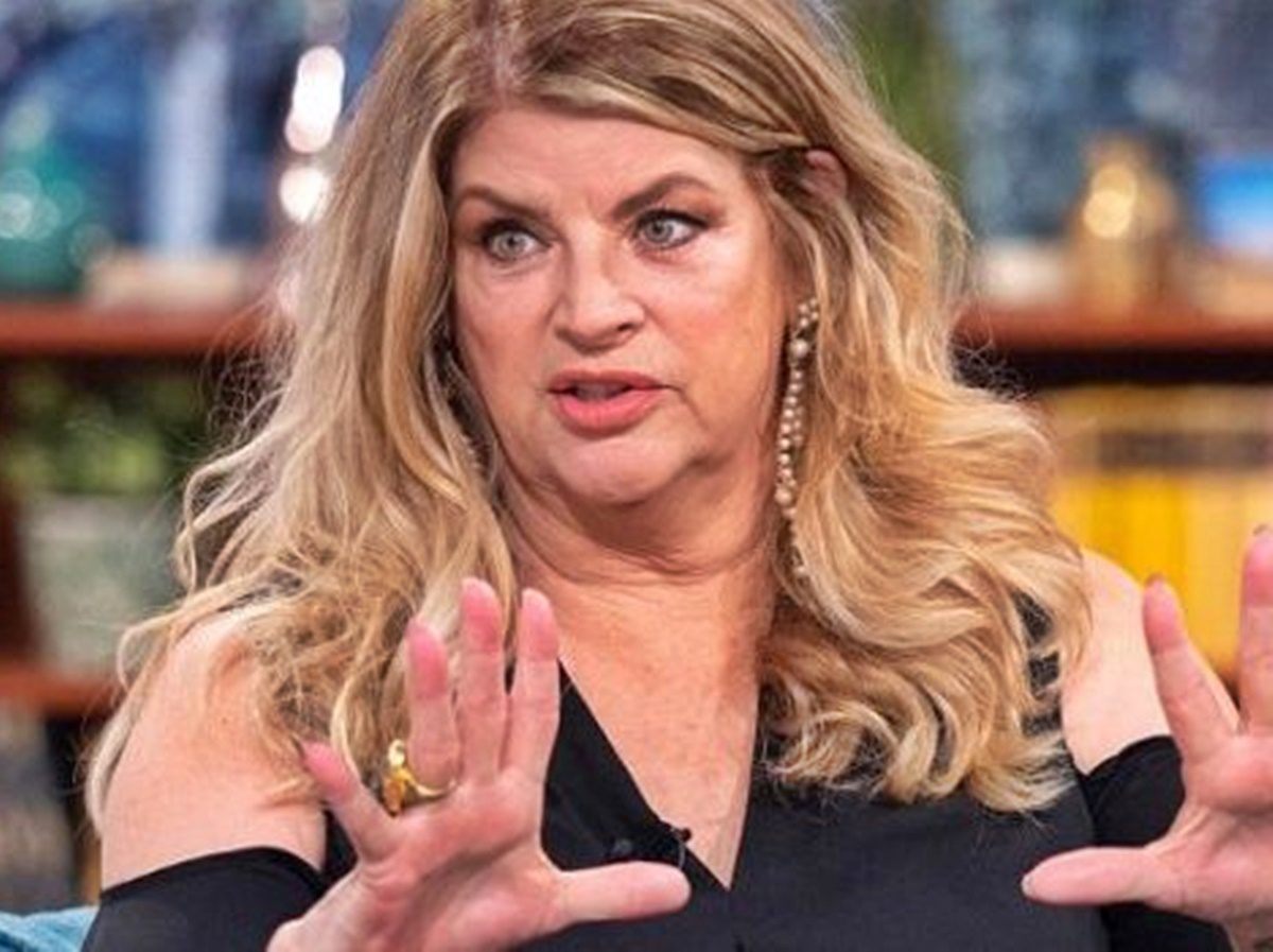 Emlékszel még a csodálatos Kirstie Alley-re? A Nicsak, ki beszél-filmek 71 éves sztárja ennyit változott