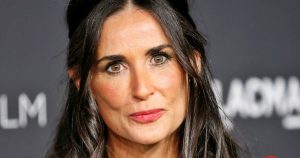 Demi Moore drámai vallomása: az iskolában erőszakoskodtak vele, az apja pedig öngyilkos lett