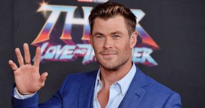 Chris Hemsworth édesanyja olyan fiatalos és gyönyörű, hogy sokan a színész nővérének hiszik