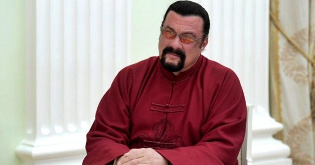 Hogy miért robbant ki az orosz-ukrán háború? Steven Seagal elmagyarázta mindenkinek