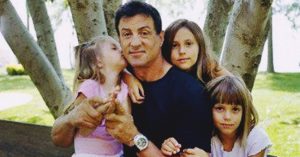 Sylvester Stallone három gyönyörű lány büszke apukája - Így néznek ki felnőtt korukra a meseszép lányok