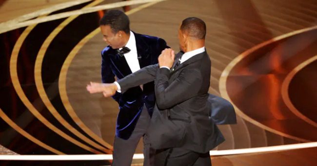 Hatalmas botrány az idei Oscar-gálán: Will Smith arcon csapta a műsorvezetőt, mert a feleségével viccelődött