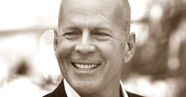 Sajnos beigazolódtak a hírek: Bruce Willis az afázia nevű betegség miatt végleg visszavonul a filmezéstől