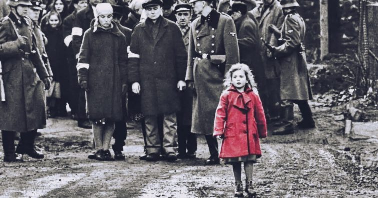Emlékszel még piros ruhás kislányra a Schindler listája című filmből? Épp az ukrán határon segíti a menekülteket - Oliwia Dabrowska