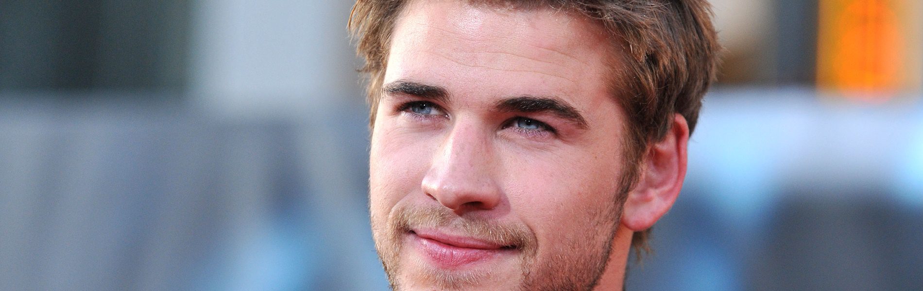 Liam Hemsworth kitálalt - egyszerűen gyomorforgató volt színésznőtársával csókolózni