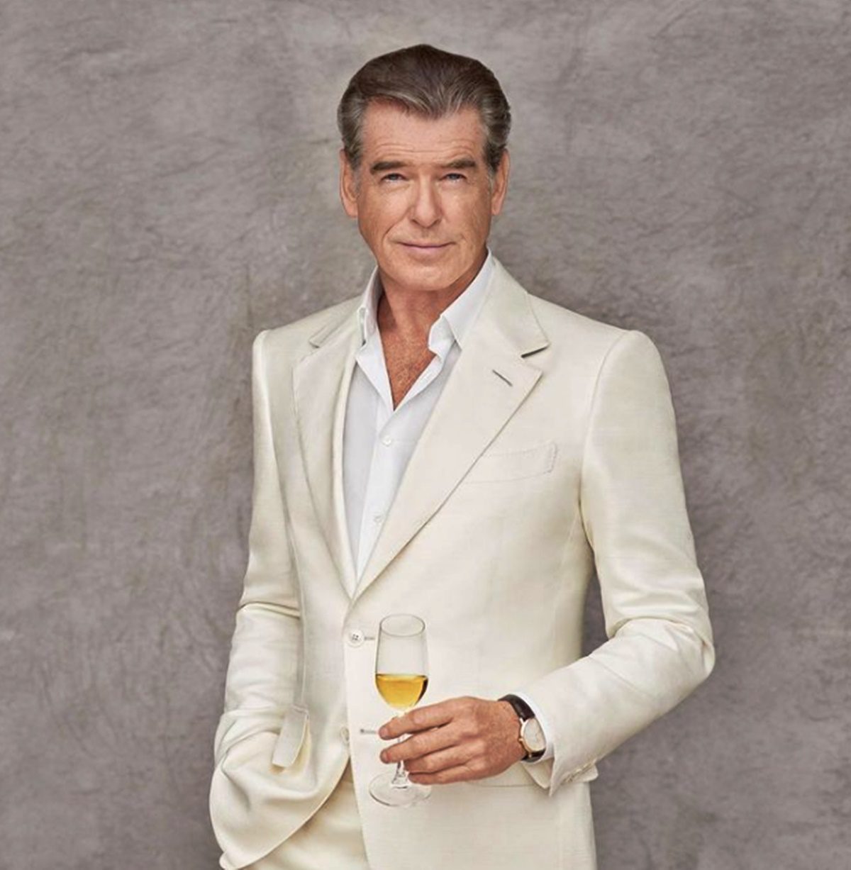 Pierce Brosnan meghatóan köszöntötte édesanyját 90. születésnapján: „A szereteteddel a világot adtad nekem!”